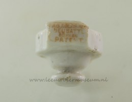 leeuw bier porceleinen dop Rood DenS versie 2 zijkant